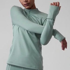 Athleta Whistler mock neck zip top EUC small